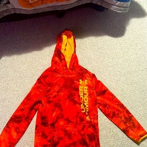 I am selling a slightly used under armour sweatshirt.